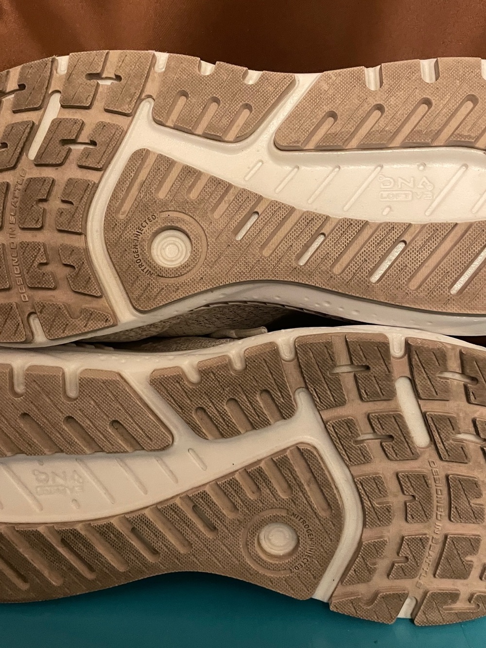 Brooks Ariel GTS 24 Coconut Chateau Portabello Running Shoes Womens 10 - Picture 11 of 13